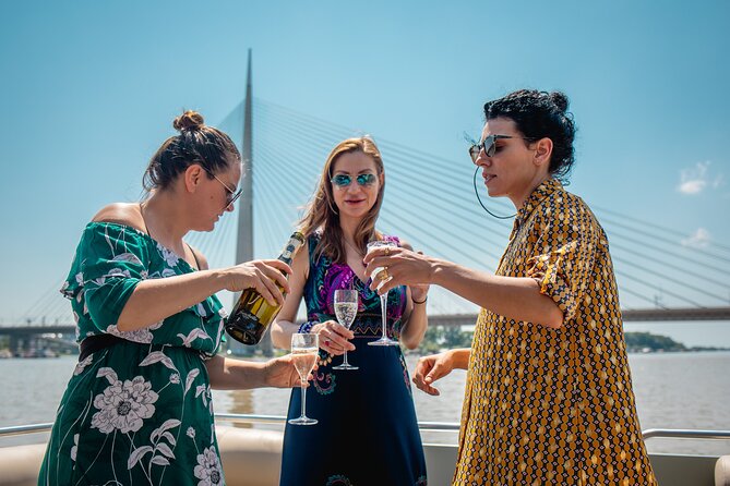2 hours / Sightseeing Boat cruise Drinks Included - Under Belgrade’s major bridges
