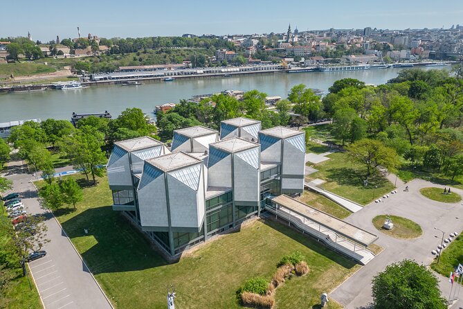 Architecture of New Belgrade - Brutalism Decoded - The government building and the politics of changing direction