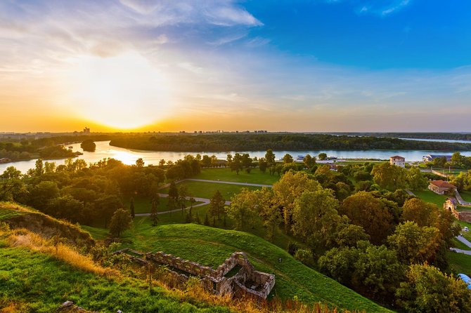 Belgrade: 3-Hour Small Group Walking Tour - Terazije Fountain and the Hotel Moskva stories