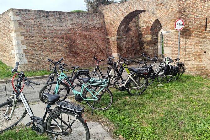Belgrade E-Bike Tour: Power Glide! - Royal Belgrade at Prince Miloš and Topčider