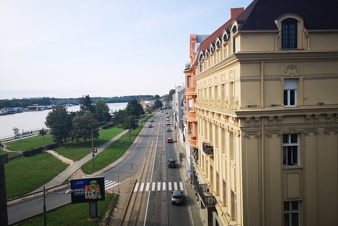 Belgrade Sightseeing Half-Day Trip Old and New Belgrade - Republic Square: a practical ending in the heart of town