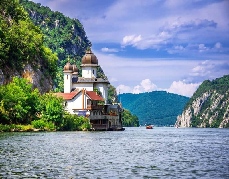 BelgraIde: Iron Gate Park, Speedboat Ride, and 2 Viewpoints - The one-hour Blue Danube speedboat ride