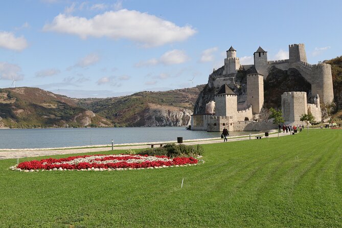 Full-Day Tour along Danube with Three Stronghold Sightseeing and Wine Tasting - Key points at a glance