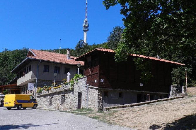 Private tour to Avala - Leaving Belgrade in a private car