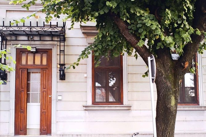 Urban & Alternative Belgrade tour - The Car Museum and its unusual setting