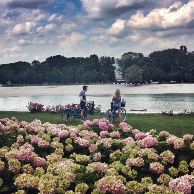 Zagreb: 2.5-Hour Cycle Back to Socialism Tour - Guide quality, group style, and what you will learn